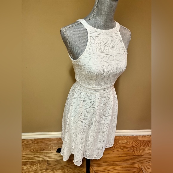 Le Chateau Dress - Picture 8 of 9